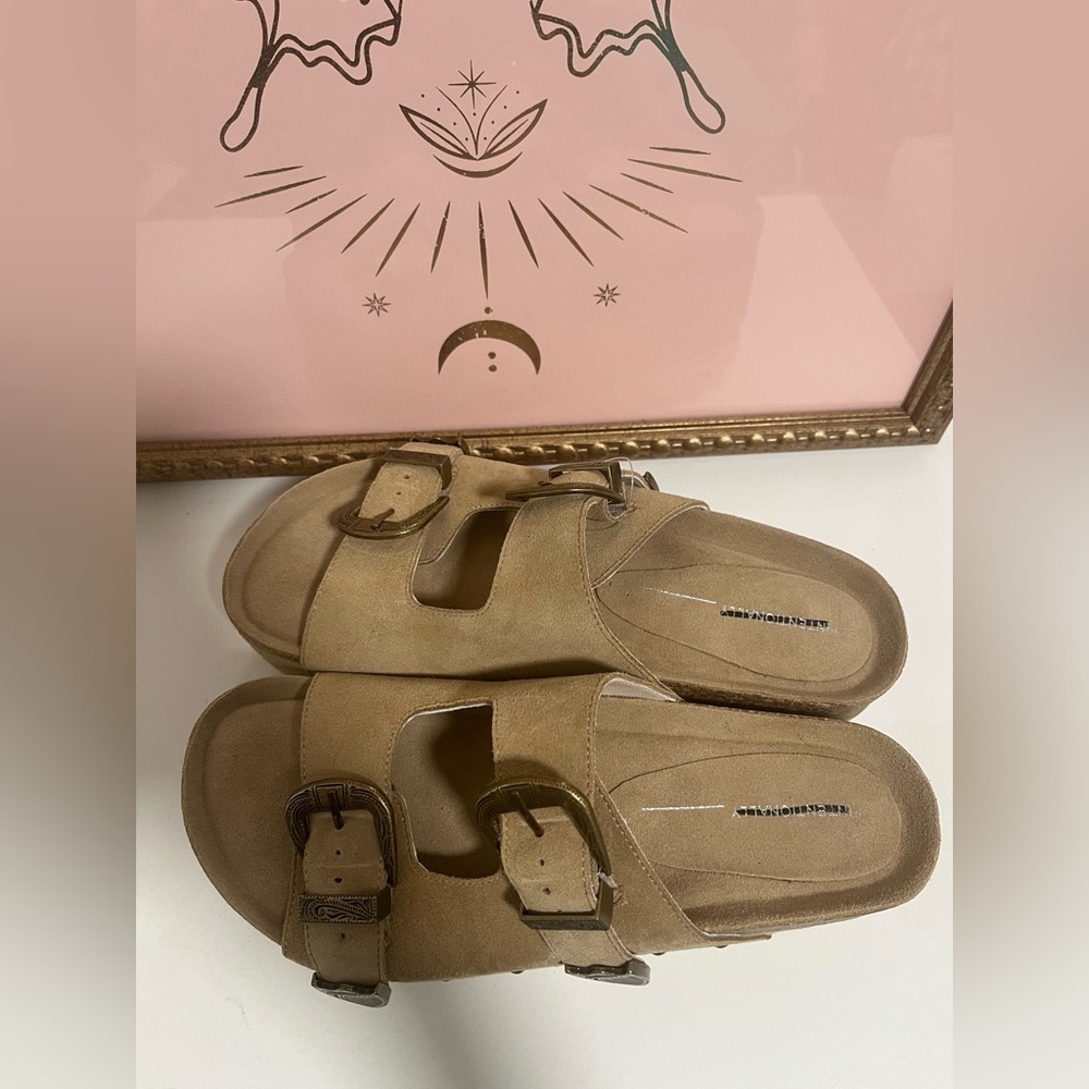 Rule Breaker Goes West Flatform Sandals - Picture 5 of 8